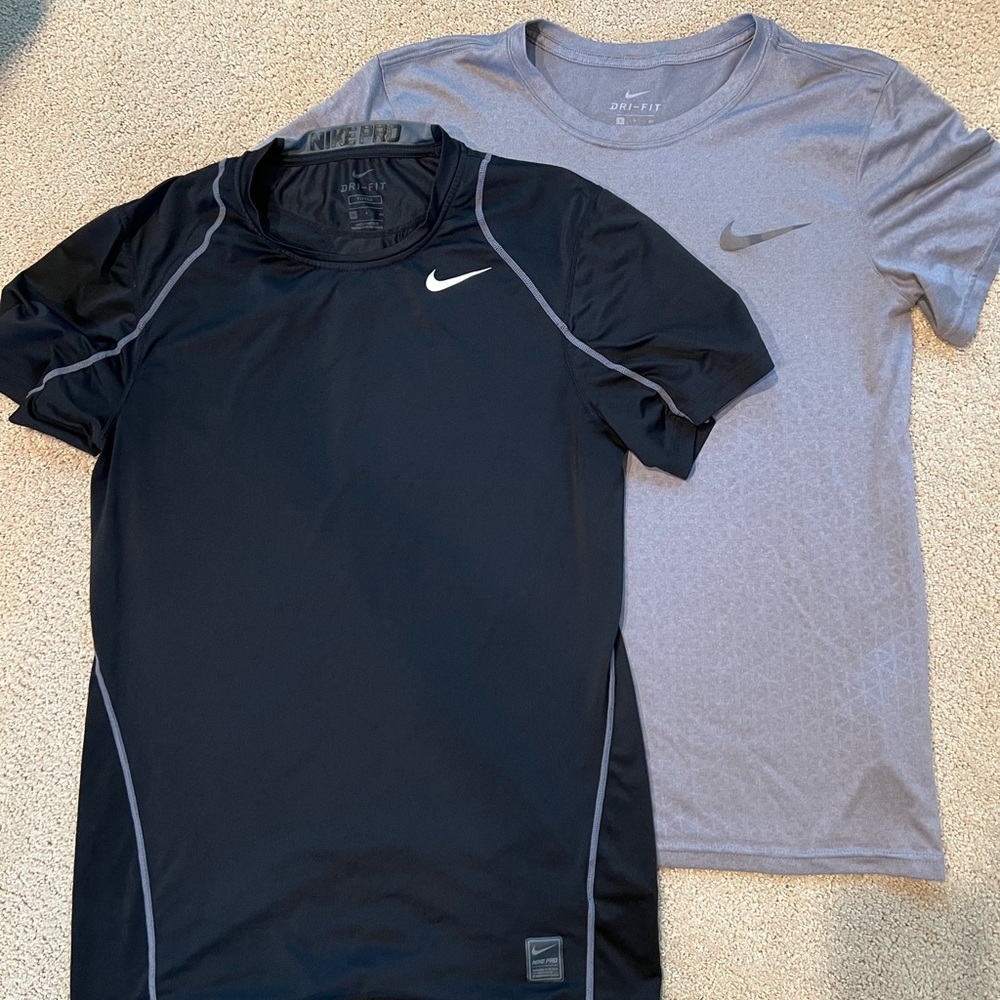 Nike Men's Dri-FIT Black and Gray T-Shirts